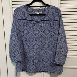 Blue and white 3/4 sleeve blouse - Size L